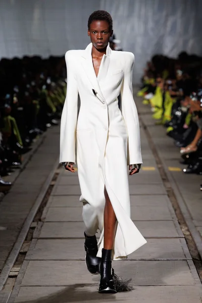 Look 10